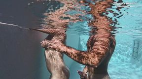 all natural milf julia north underwater anal in the pool