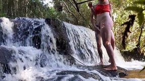 uma puta na cachoeira? comi sem camisinha mesmo