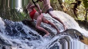 uma puta na cachoeira? comi sem camisinha mesmo
