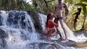 uma puta na cachoeira? comi sem camisinha mesmo