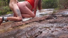 uma puta na cachoeira? comi sem camisinha mesmo