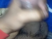 Pajeando mi verga blanda y con pelos