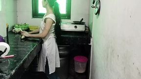 Kichen me muslim larki ka bra khol kar jabar dasti pela