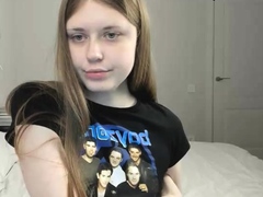 Hot amateur webcam teen masturbates for their fans