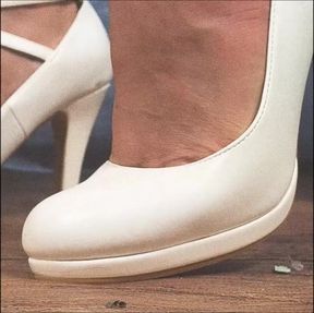 Giantess Haydee Rodriguez in White High Heels
