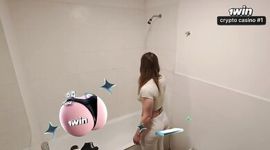 Luchibb & Keila Bassi vs. 2 vergas en el Stream porno de Knock Knock!