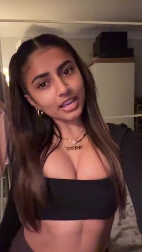 Indian tiktok thot exposes her body on camera