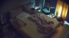 酒店收藏级呆萌眼镜女化完妆变高冷旗袍女神让男友爽干