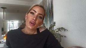 Cuckold-Sissy kriegt Maulfick von Shemale