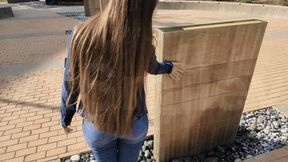 Jeans and converse in the fountain