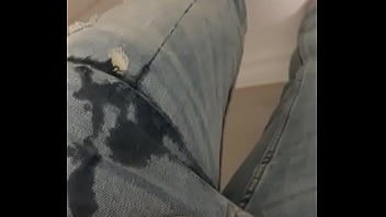 Selfpiss in jeans