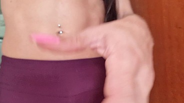 Paloma Veiga chegando cheia de tesão da academia gozando litros de leite na propria barriga