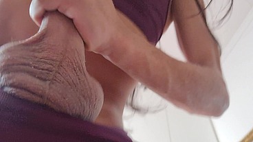 Paloma Veiga chegando cheia de tesão da academia gozando litros de leite na propria barriga