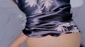 Stepmother Masturbated in the Bathroom and Was Pushed to Masturbate in the Bathroom.