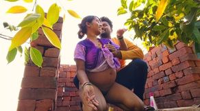 Devar Apni Bhabhi Ko Apne Purane Bathroom Mein Le Jakar Chod Raha He - Devar Bhabhi XXX Video Hindi Hot Pussy.