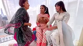 Desi Bhabhi With Sahara Knite