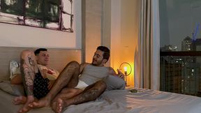 2 tatoados safados transando gostoso