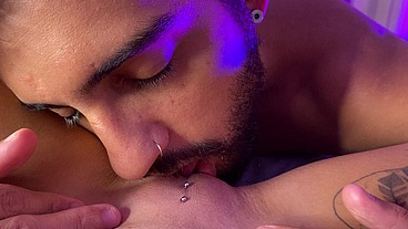 Fazendo a namorada esguichar de prazer - Oral com Squirt