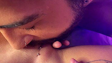 Fazendo a namorada esguichar de prazer - Oral com Squirt