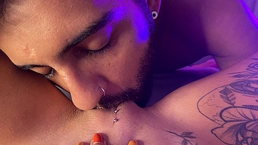 Fazendo a namorada esguichar de prazer - Oral com Squirt