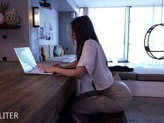 My colleague didn't hesitate for lengthy when that babe saw the thick penis.