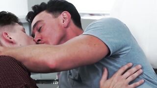 Muscular Cade Maddox fucking twink with big cock