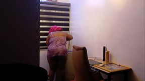 Curvy ebony MILF bends over, showing off big booty and thick legs