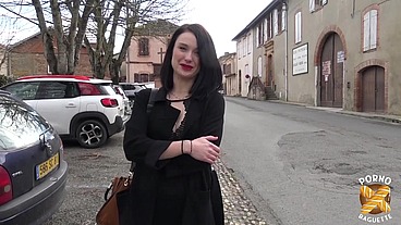Alice, coquine sexy, veut une baise hard avec son collègue