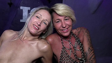 MILF-GANGBANG Nora & Jenny wir ficken nur blank MASSENBESAMUNG