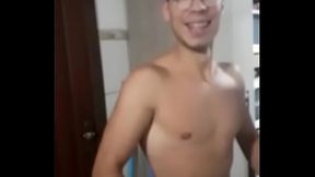 Novinhos Gogo boys dan&ccedil_am sexualmente ao som de musica sensual
