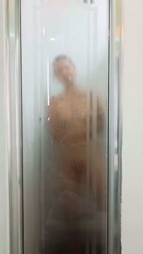 Pongo a chupar a mi hermanastra