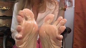 OILY PLAYFUL FEET