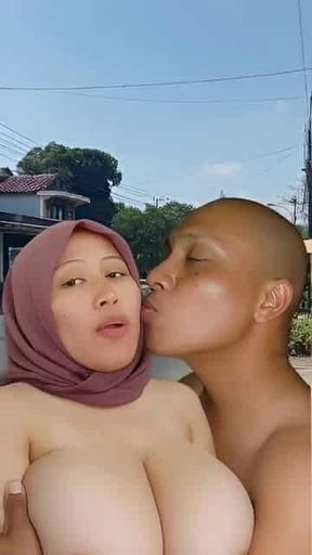 Aku jadi nafsu bejat tetangga yang berkepala botak