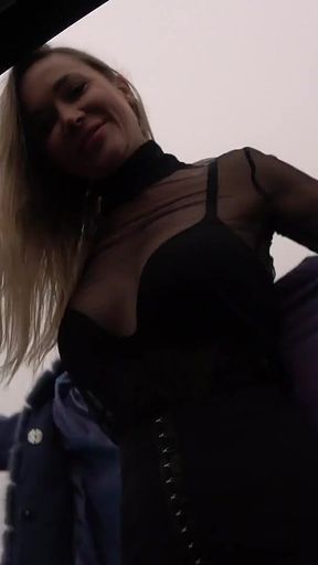 Looks Like a Rich Hooker - Swhores