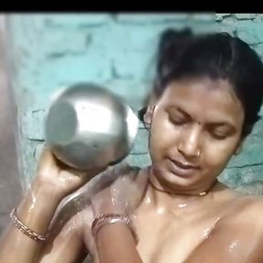 Desi Bhabhi Piss in Mouth and Enjoy in Bath