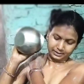 Desi Bhabhi Piss in Mouth and Enjoy in Bath