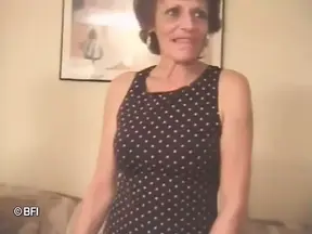 Cock hungry gilf gets spitroasted in threesome