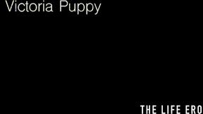 ”Victoria Puppy rams her cunt with a big cucumber”