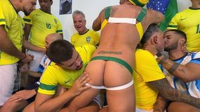 walter guess - profissionais fudendo pasivos- em ritimo de copa do mundo - sexo interracial brasil