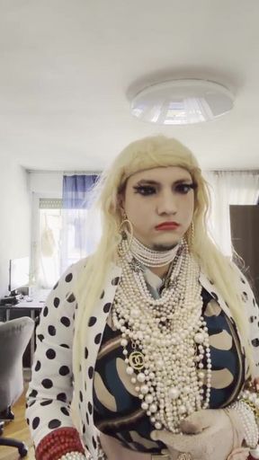 Pearl Vanesa Showing Her Body in Her Home Wearing Lovely Pearls