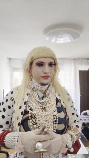 Pearl Vanesa Showing Her Body in Her Home Wearing Lovely Pearls