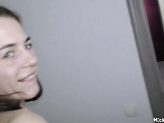 I invited a beauty at home and screwed her