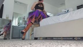Xana's Wicked Sexy Foot Demands
