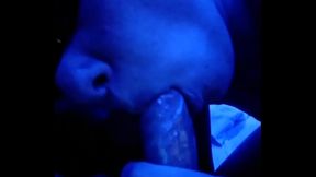 Me la chupa con antifaz de gatita