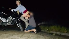 fudendo na rua com motoqueiro safado - bareback