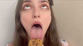 Chewing Cookies