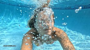 Madi B Swims above and Underwater 4K (3840x2160)