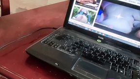 mi madrastra lesbiana colegiala jovencita se masturba viendo porno y me envia el video por 1000 pesos, sexo casero real amateur.