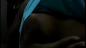 joven se toca los pechos muy riko