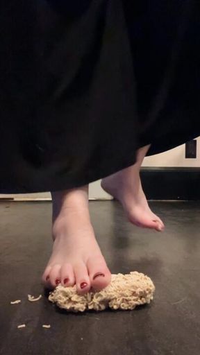 ASMR Fresh Pedicure Feet Crushing Noodles